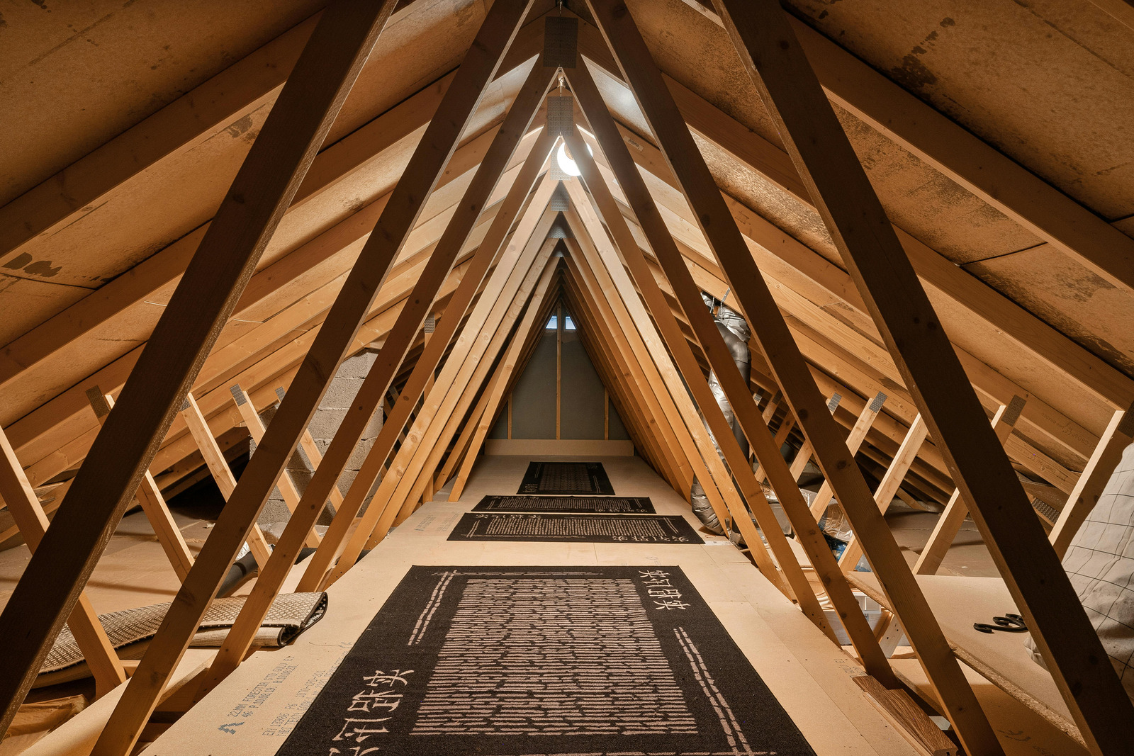 Wooden roof trusses construction